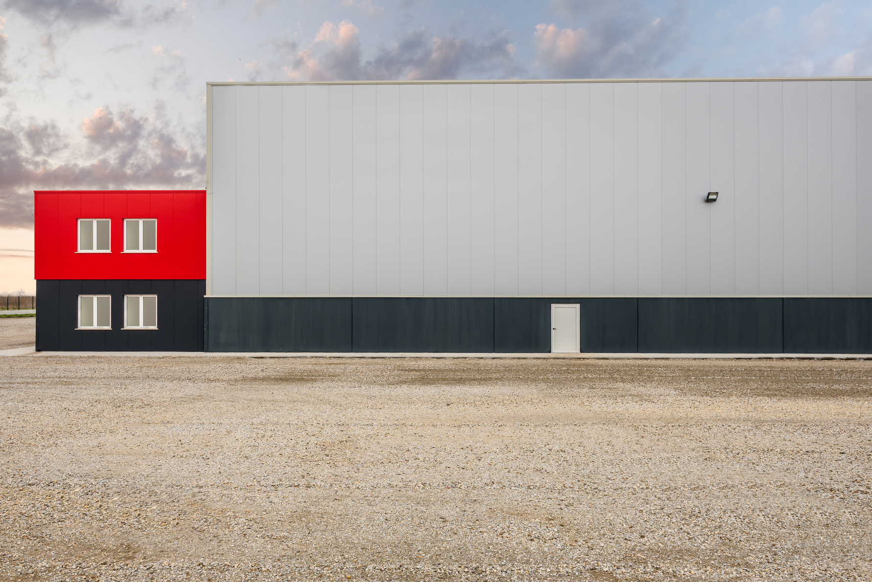 Industrial and commercial hall